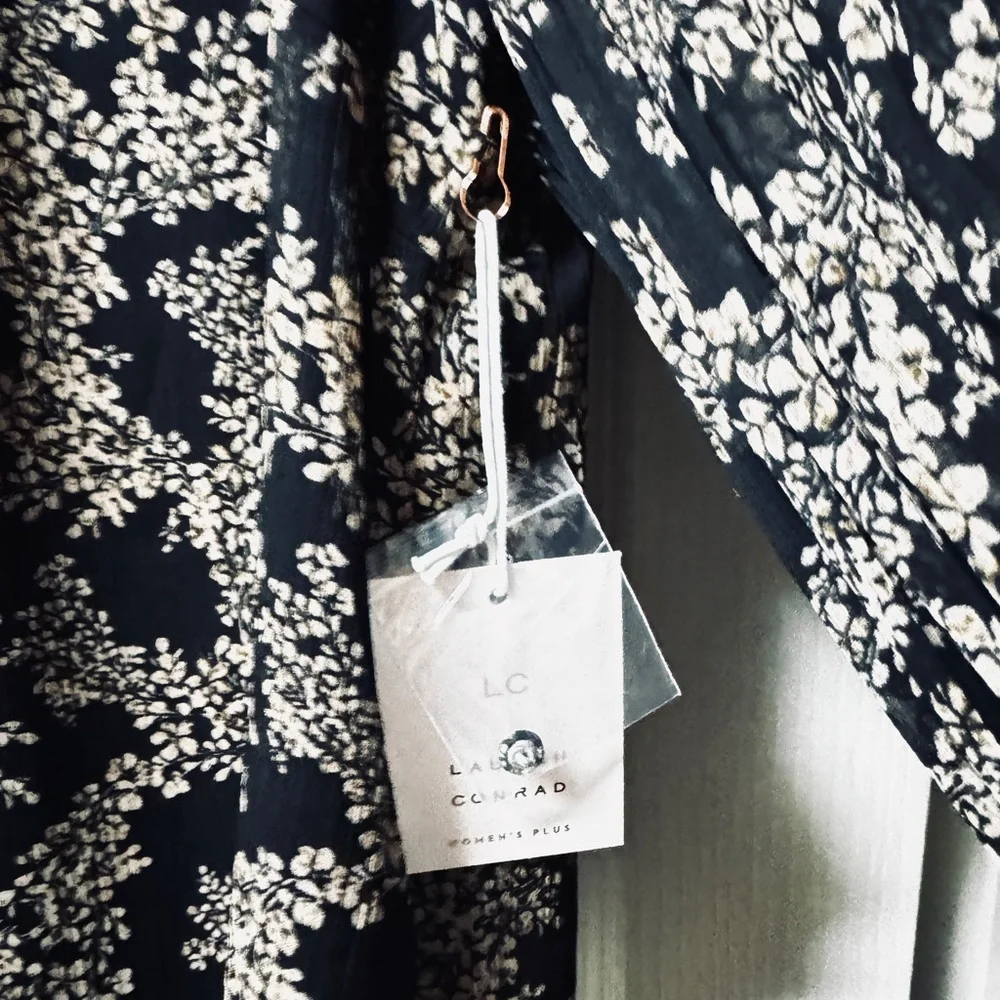 LC Lauren Conrad black floral semi-sheer blouse - Picture 14 of 14